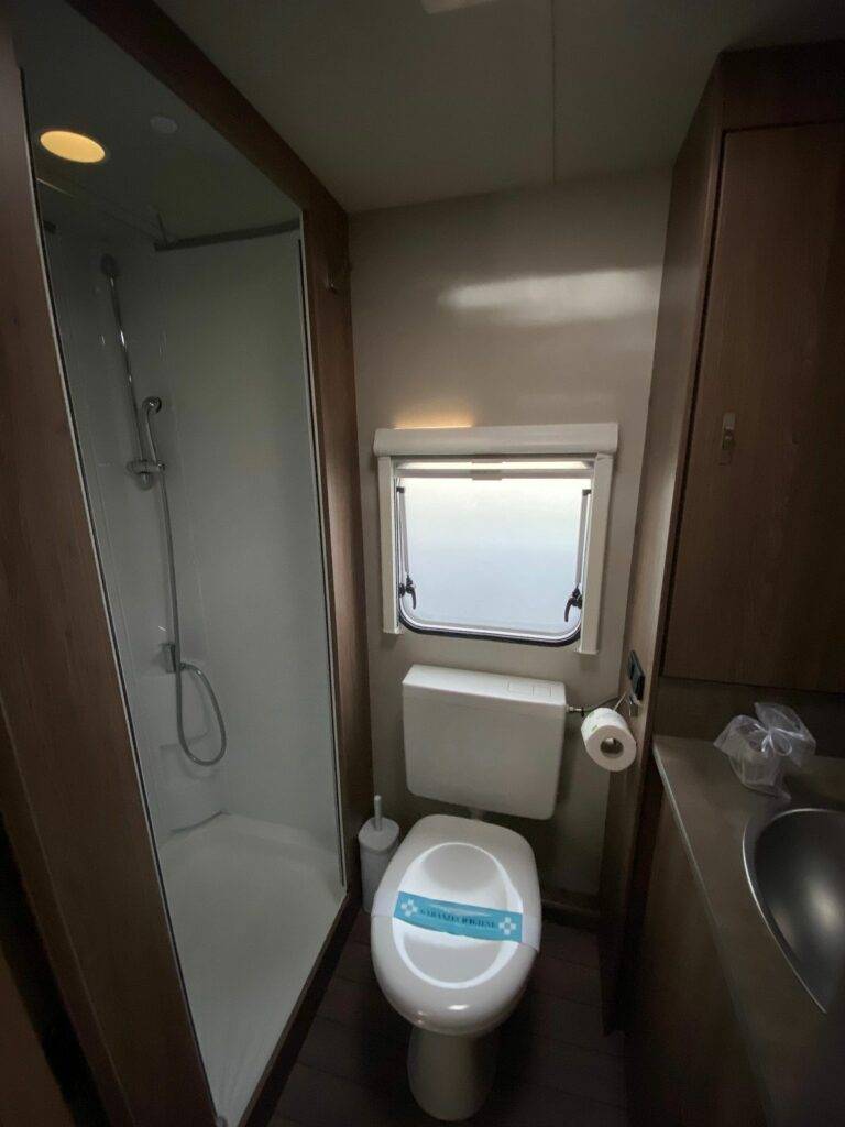 9-Bagno-Bathroom-Badezimmer-Caravan-Tabbert-Dei-Fiori-Camping