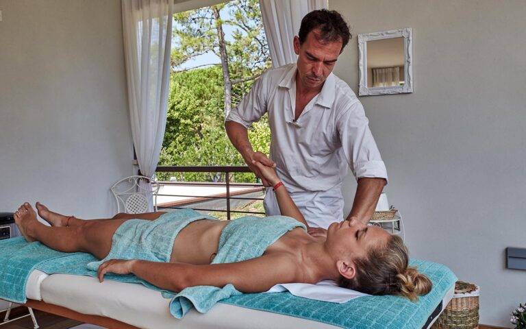 1-Camping-Village-Dei-Fiori-masseur