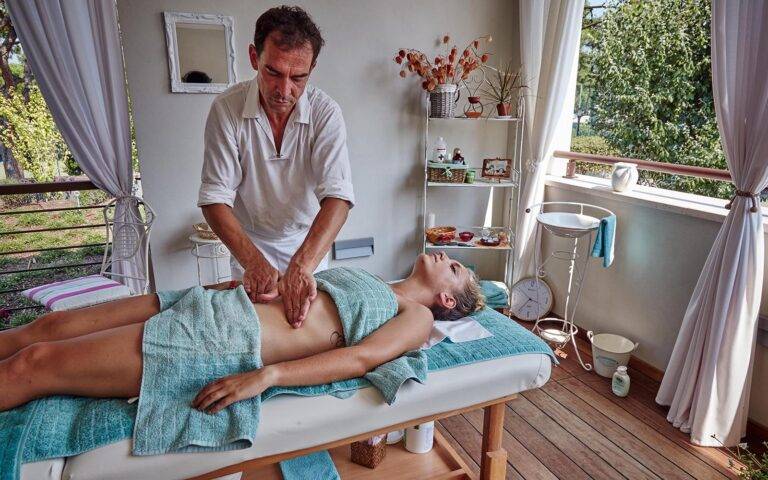 2-Massaggio-rilassante-sportivo-drenante